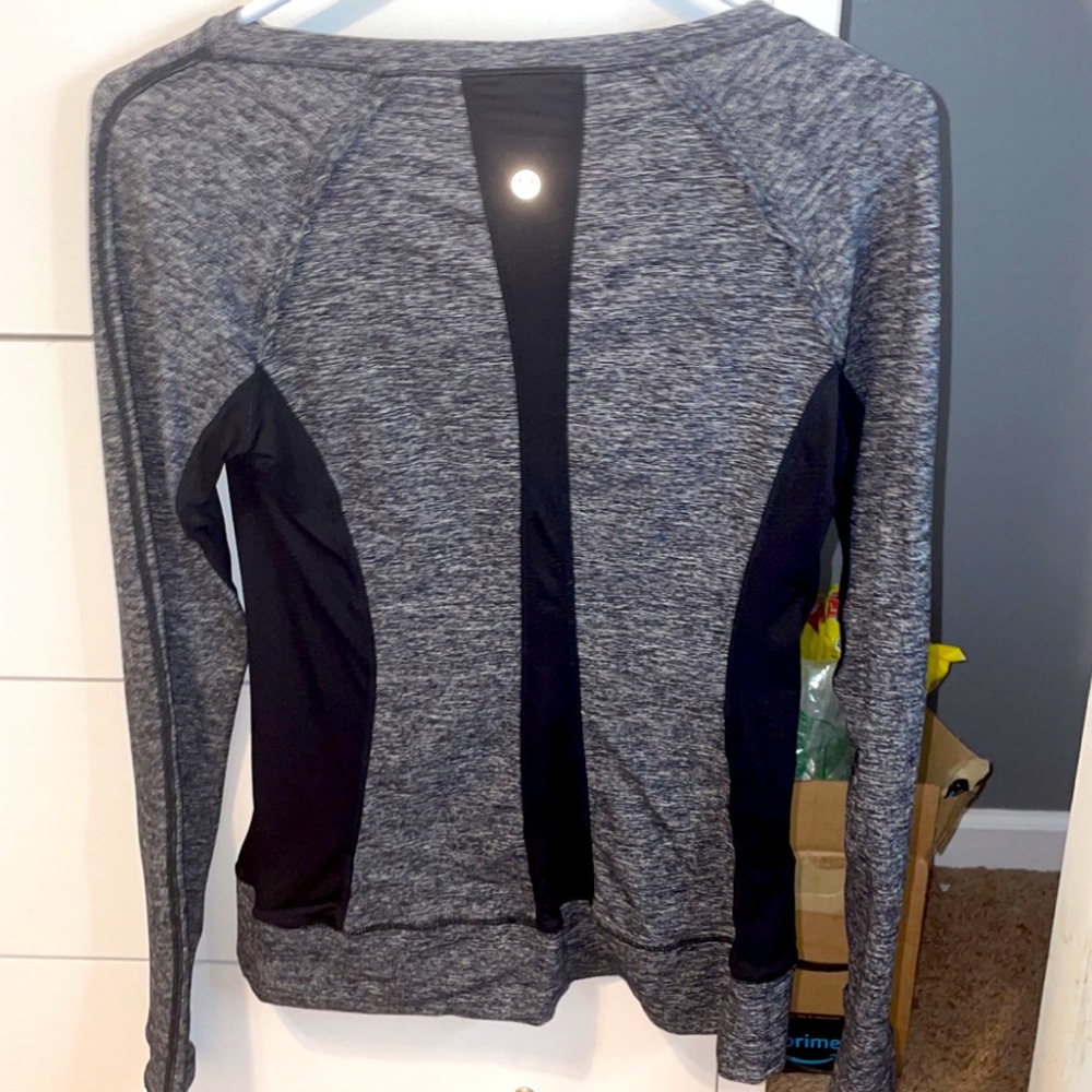 Discontinued Lululemon long sleeve top